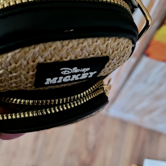 NWT Disney Raffia Mickey Mouse Crossbody - Picture 10 of 10